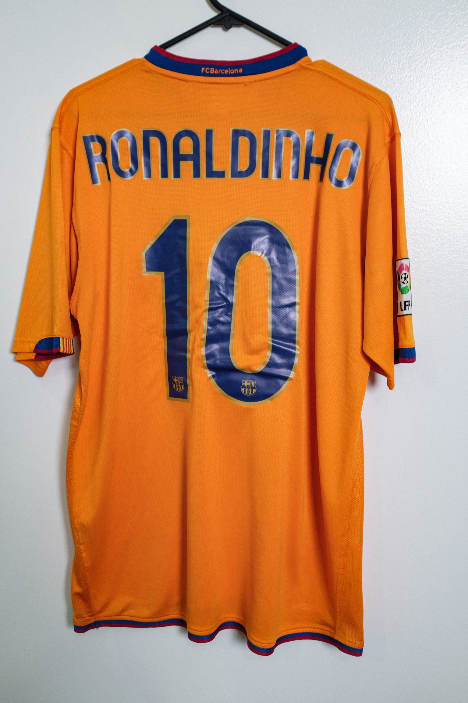 2006-07 Barcelona Home Shirt Ronaldinho #10 M