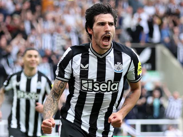 Authentic Newcastle 2024/25 Home - Tonali #8 Size M