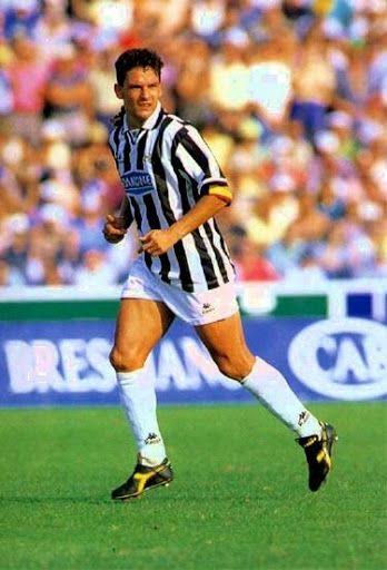 Authentic Juventus 1994/1995 Home - Baggio #10 Size L (With short) (Jaspo)