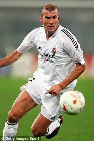 Authentic Real Madrid 2004/05 Home - Zidane #5 Size M
