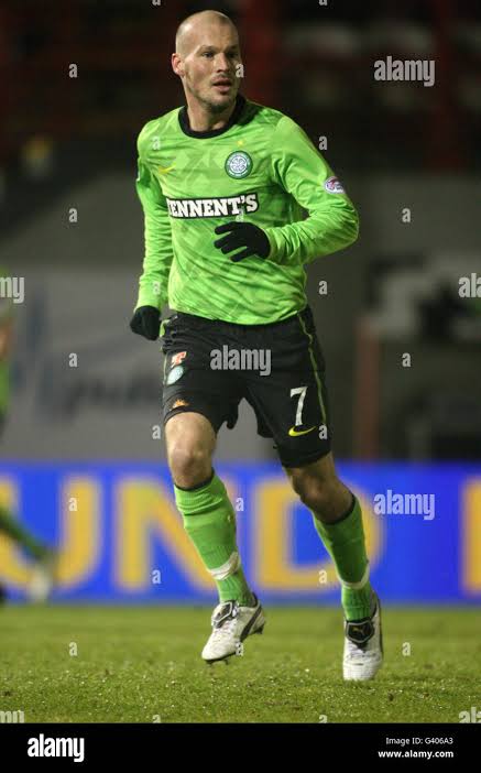 Authentic Celtic 2010/11 Away - Ljungberg #7 Size M (Bnwt) (Long Sleeve)