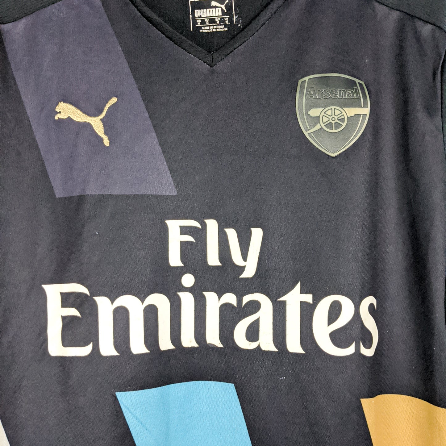 Original Arsenal 2015/16 Third - Mesut Ozil #11 Size M (Long Sleeve)