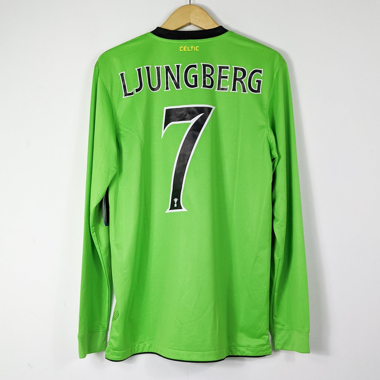 Authentic Celtic 2010/11 Away - Ljungberg #7 Size M (Bnwt) (Long Sleeve)