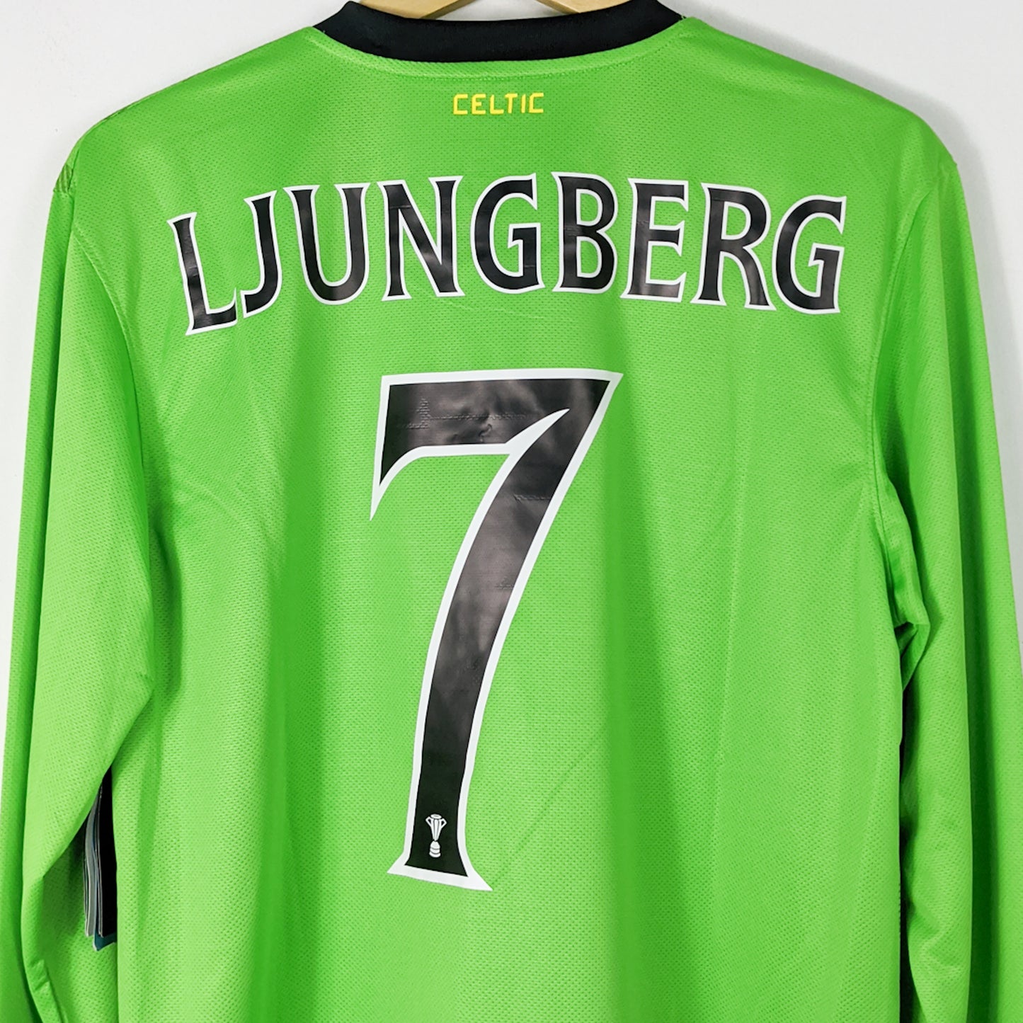 Authentic Celtic 2010/11 Away - Ljungberg #7 Size M (Bnwt) (Long Sleeve)