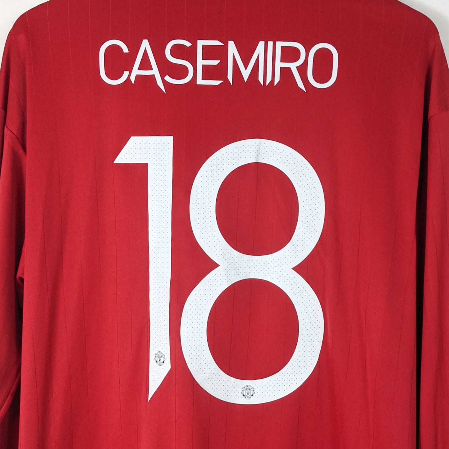 Authentic Manchester United 2022/23 Home - Casemiro #18 Size XL (Long Sleeve)