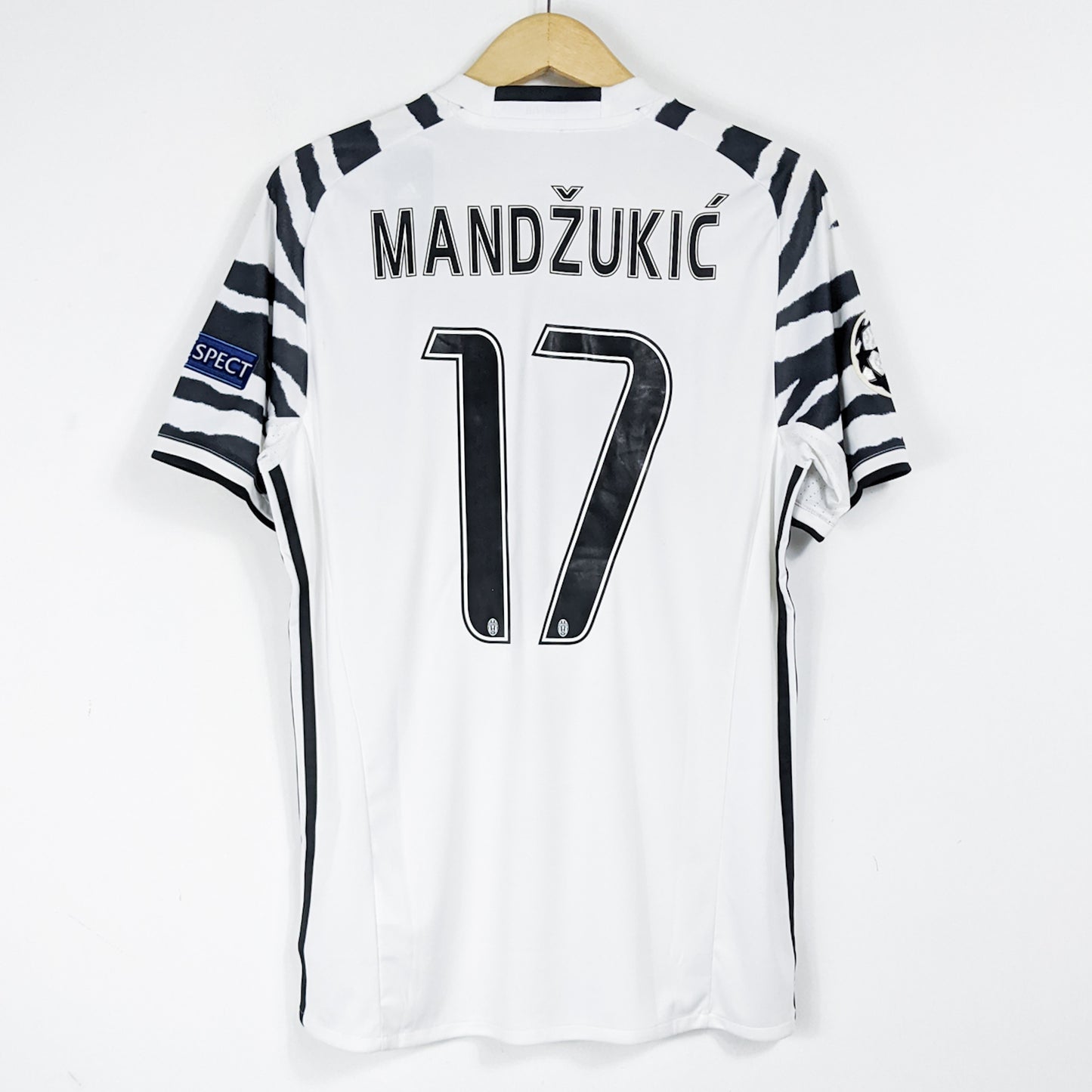 Authentic Juventus 2016/17 Third - Mandzukic #17 Size M (Bnwt)