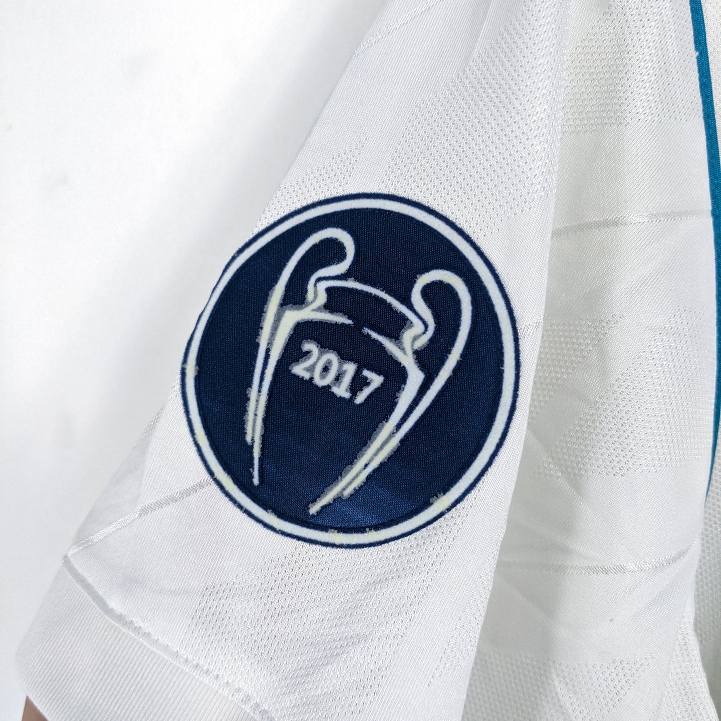 Authentic Real Madrid 2017/18 Home - Modric #10 Size XL