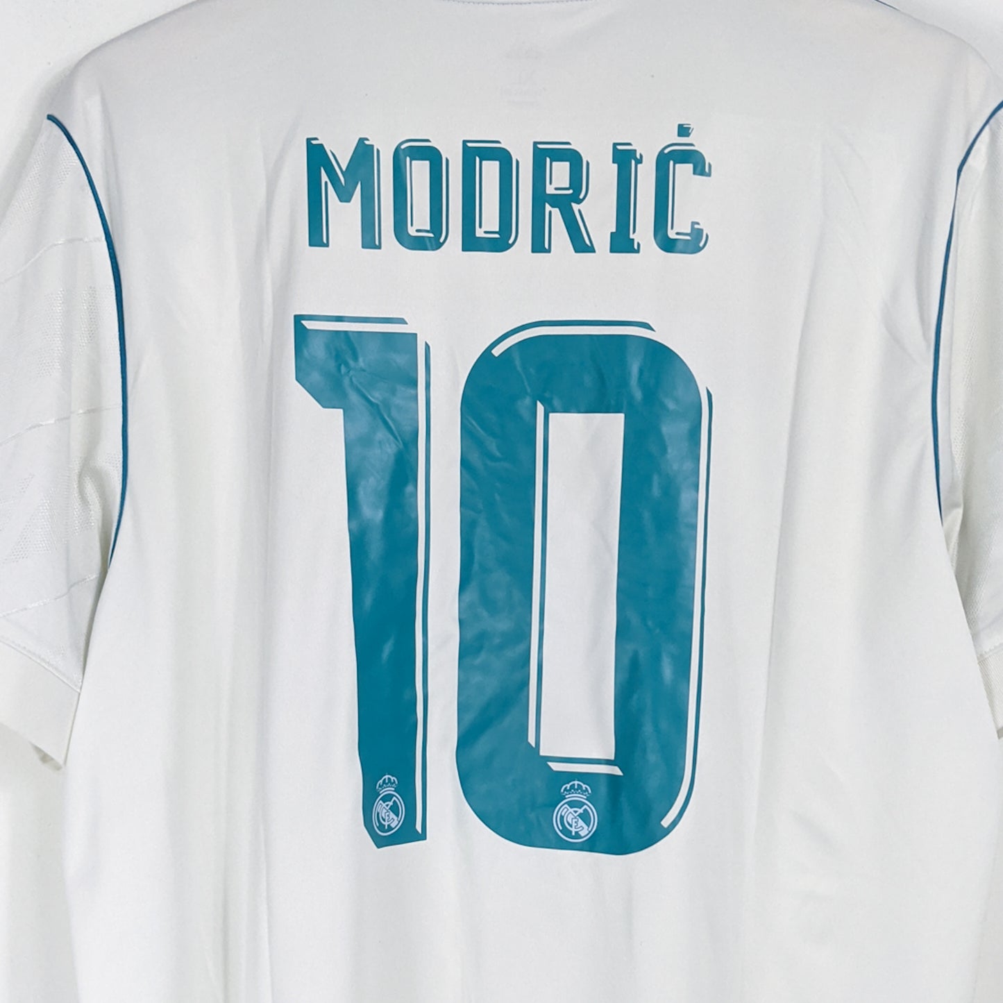 Authentic Real Madrid 2017/18 Home - Modric #10 Size XL