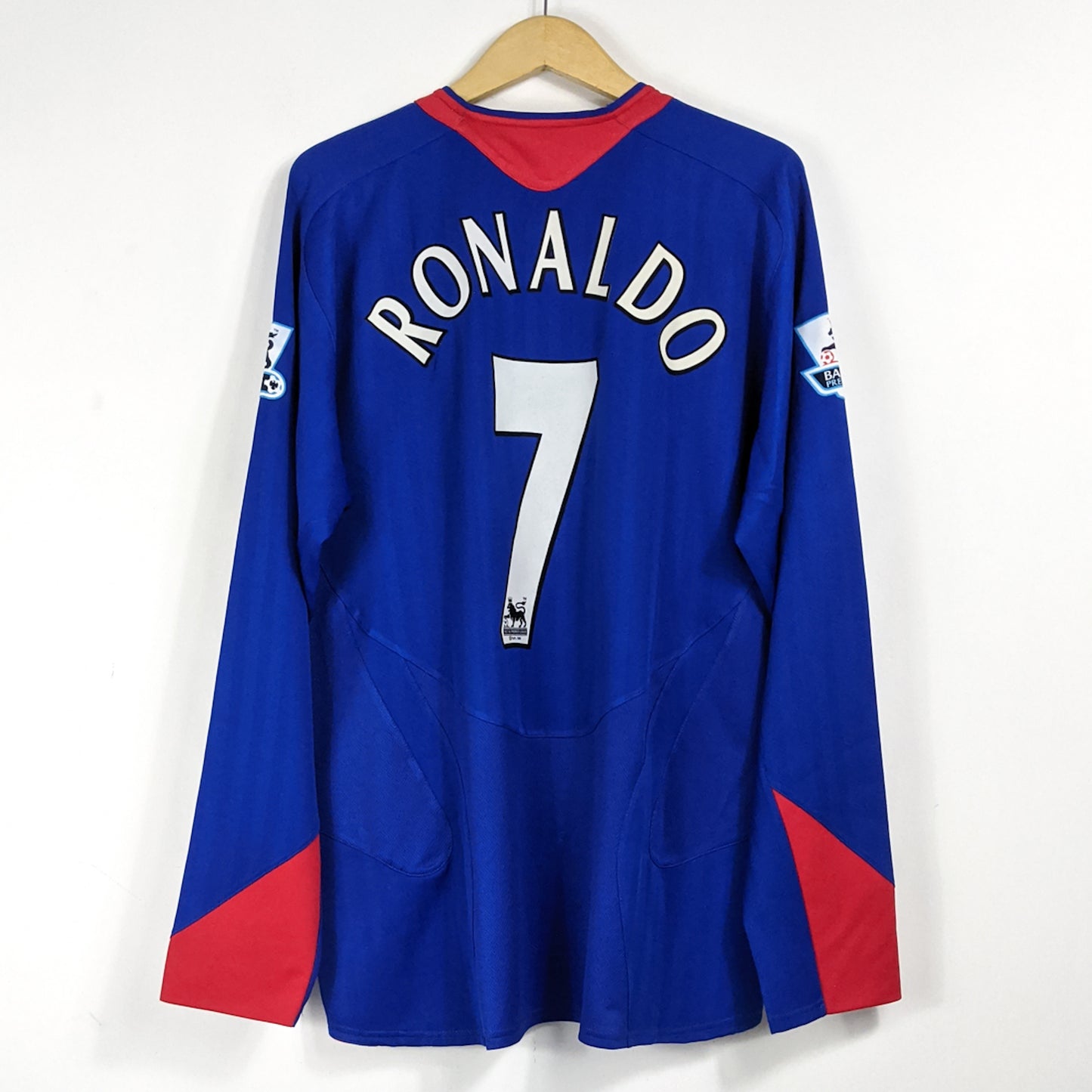 Authentic Manchester United 2005/06 Away - Ronaldo #7 Size XL (Long Sleeve)