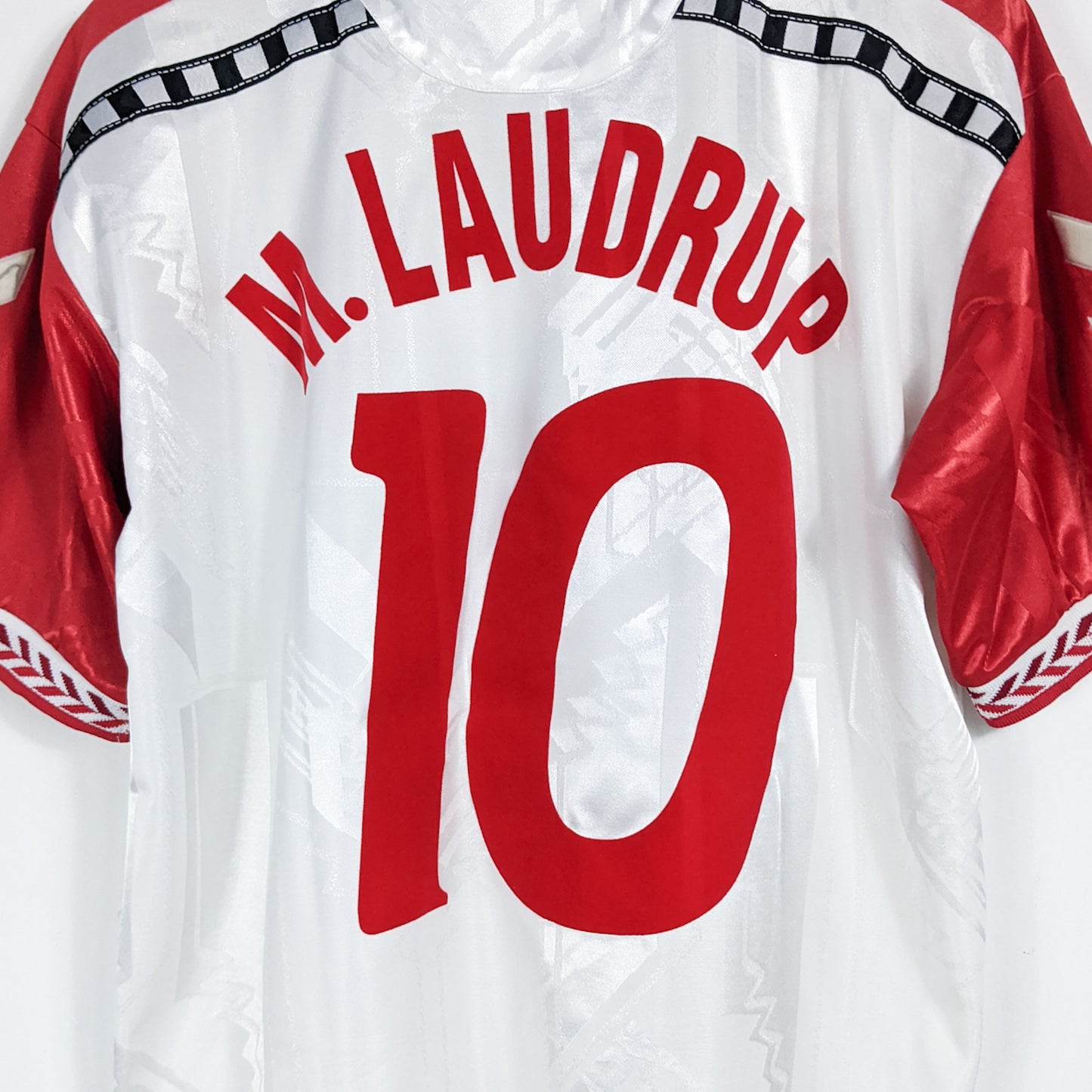 Authentic Denmark 1996 Away - M.Laudrup #10 Size XL