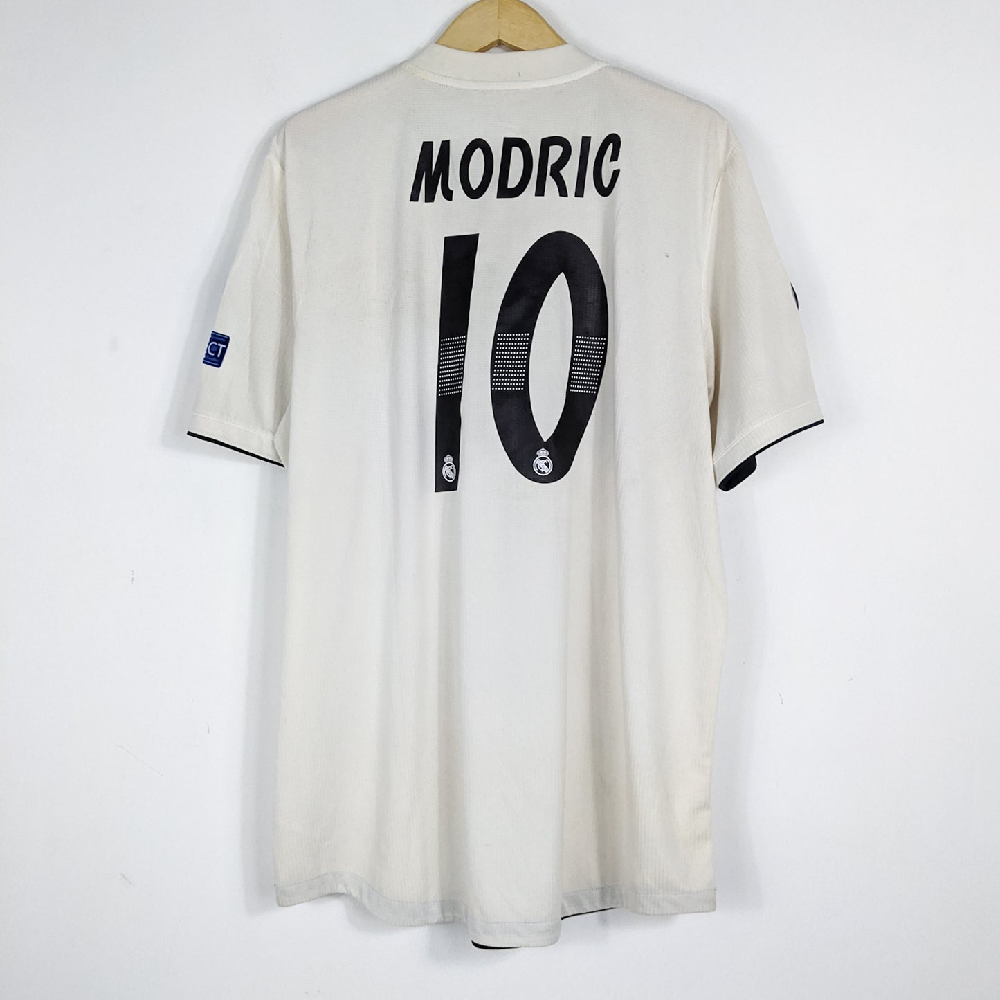 Authentic Real Madrid 2018/19 Home - Modric #10 Size XXL