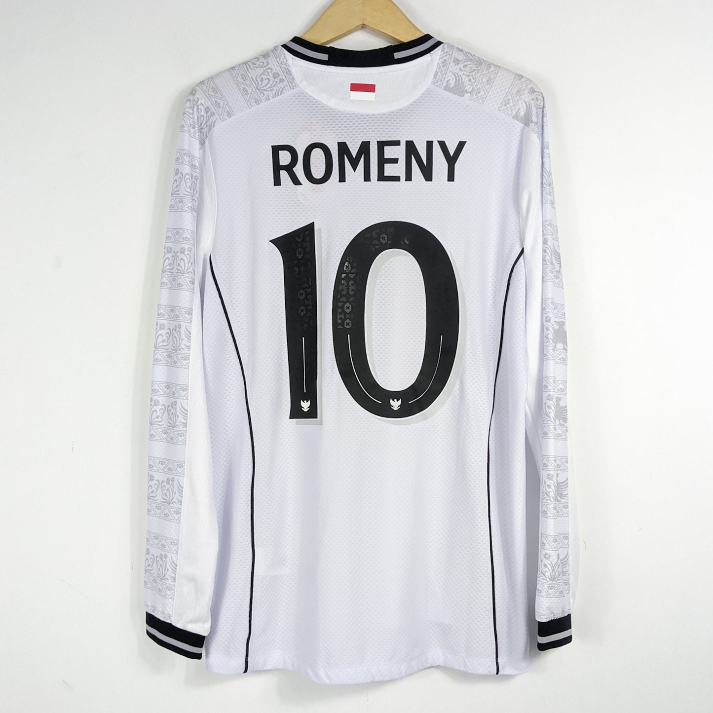 Authentic Indonesia 2025 Away - Ole Romeny #10 Size XL (Bnwt) (Ls)