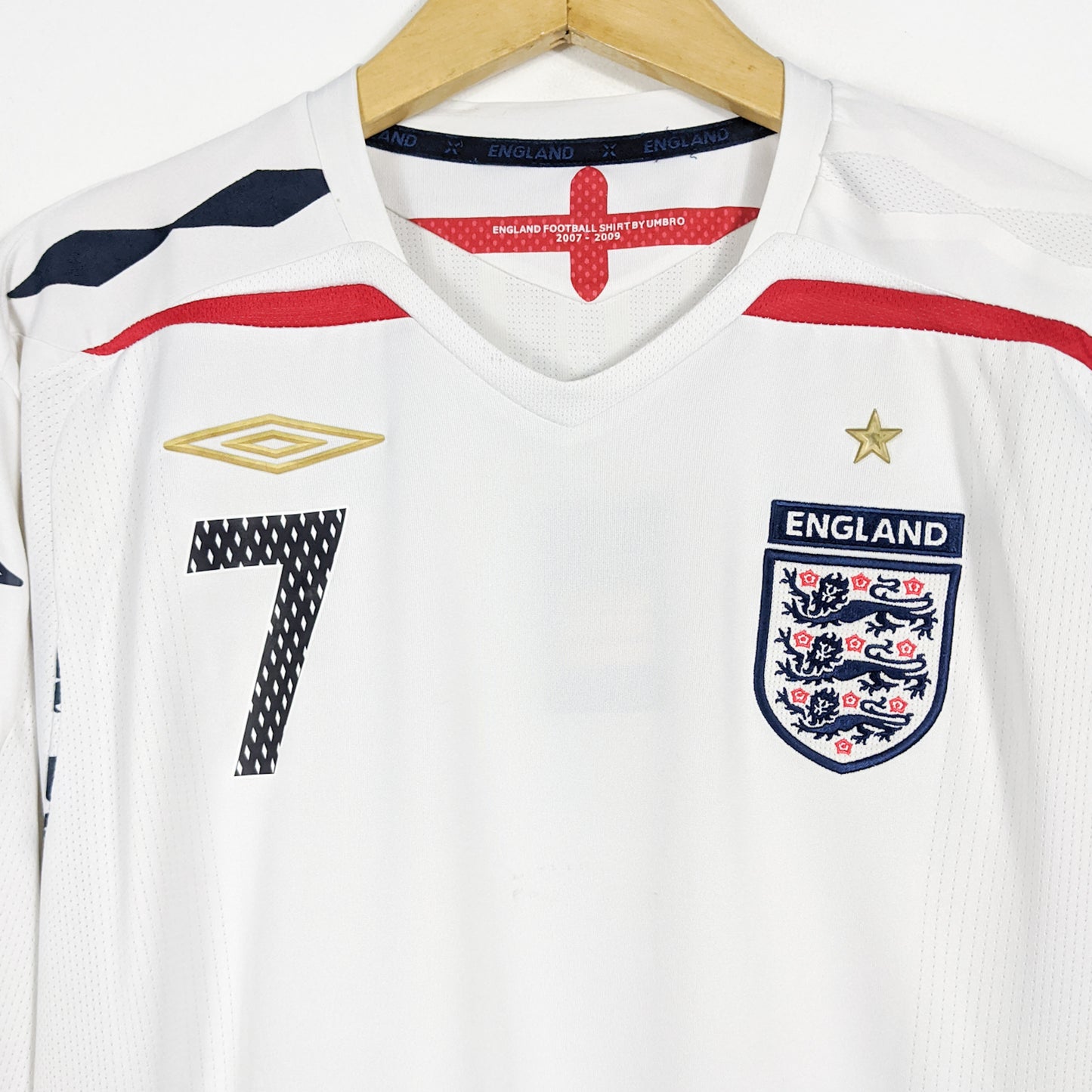 Authentic England 2007/09 Home - Beckham #7 Size L (Ls)