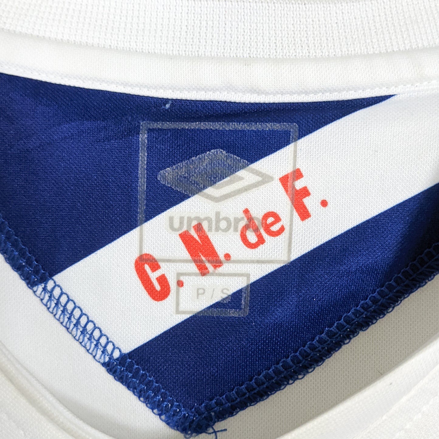 Original Club Nacional de Football 2009 Home - Size S (Long sleeve)