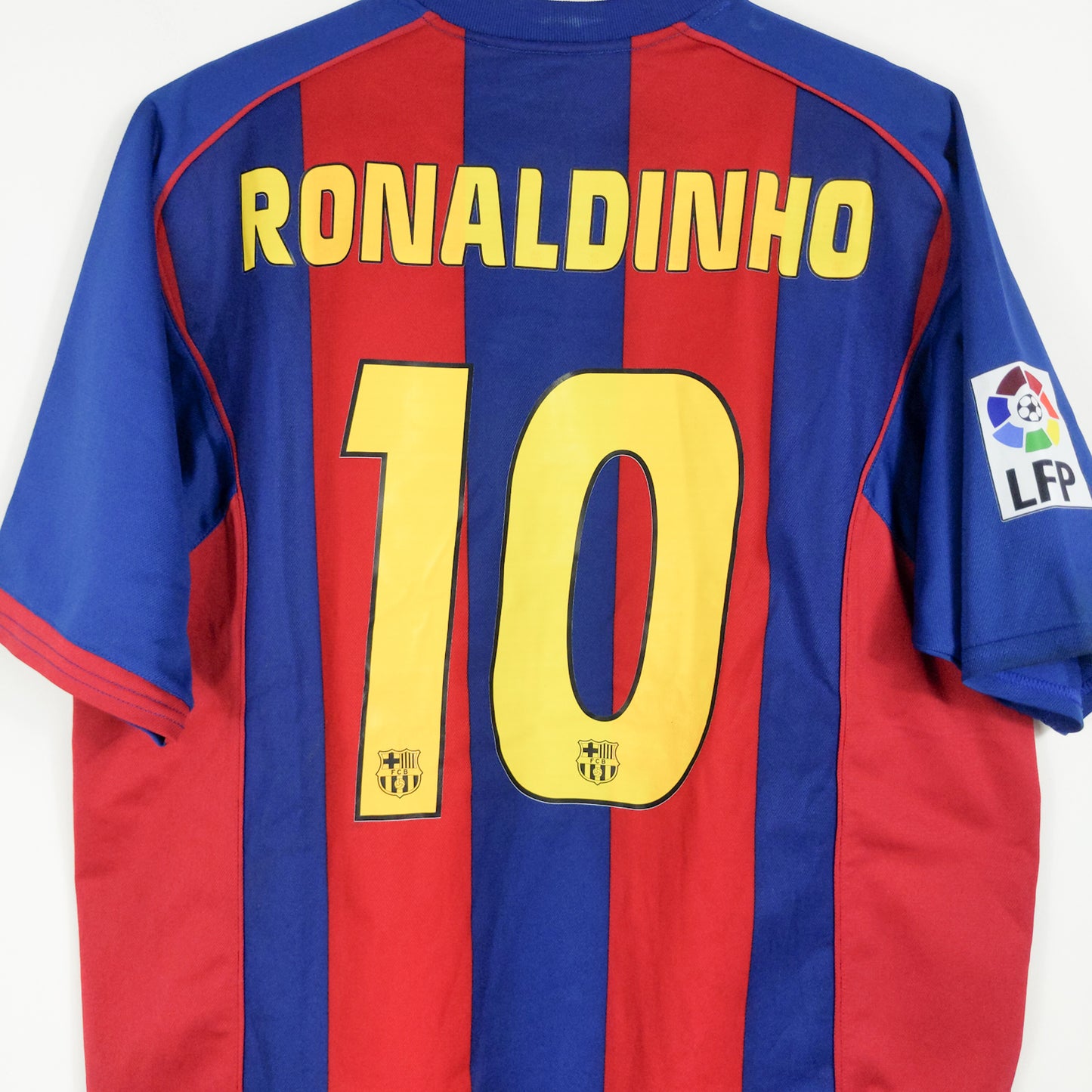 Original Barcelona 2004/05 Home - Ronaldinho #10 Size XL
