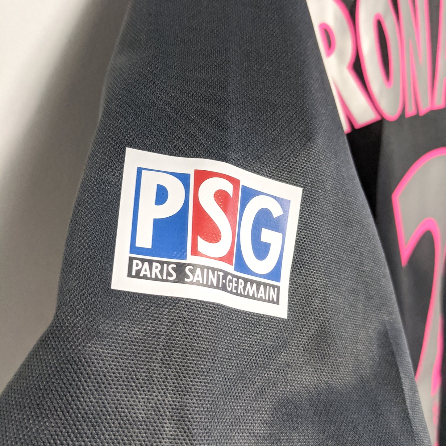 Original Paris Saint-Germain 2001/02 Away - Ronaldinho #21 Size L