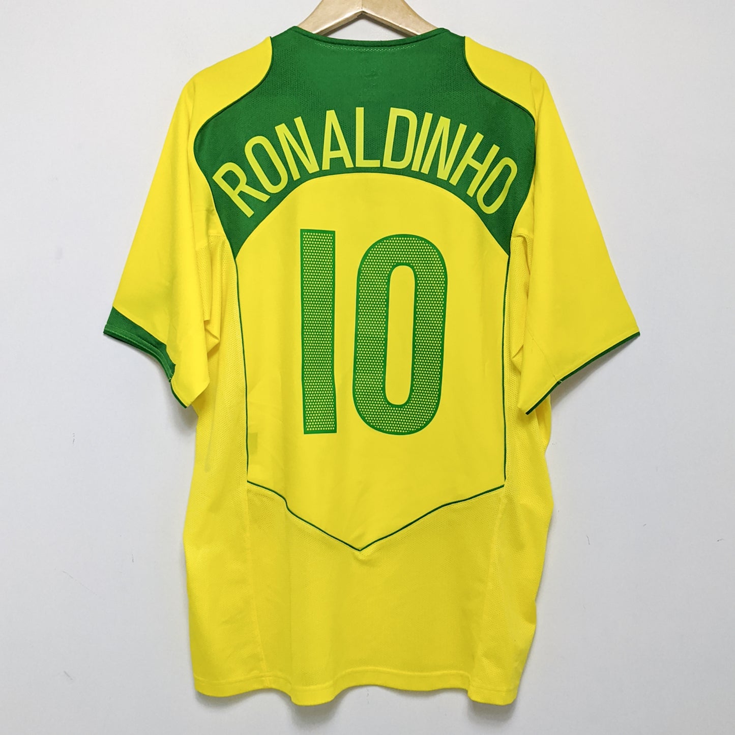 Original Brazil 2004 Home - Ronaldinho #10 Size XL