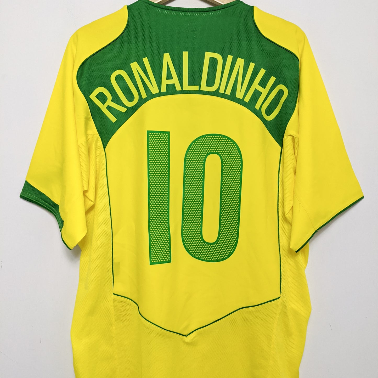 Original Brazil 2004 Home - Ronaldinho #10 Size XL