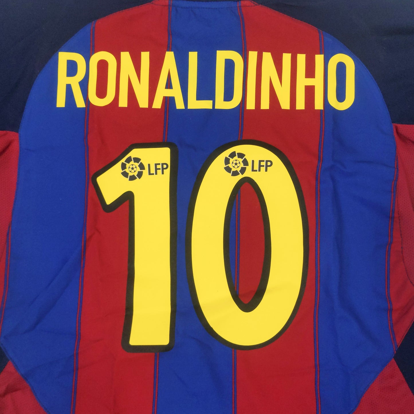 Original Barcelona 2003/04 Home - Ronaldinho #10 Size L Boys