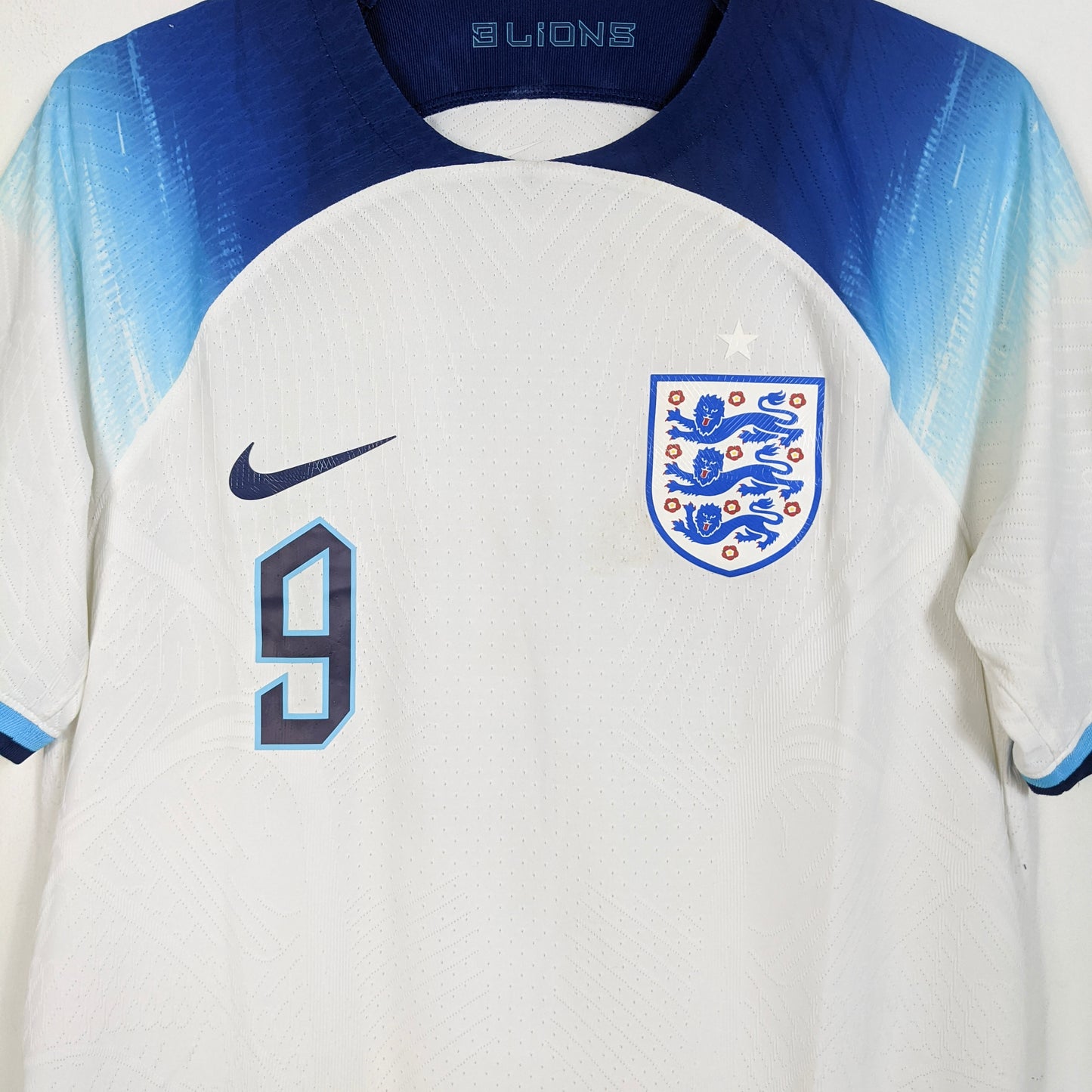 Original England 2022/23 Home - Kane #9 Size M (Player Issue)