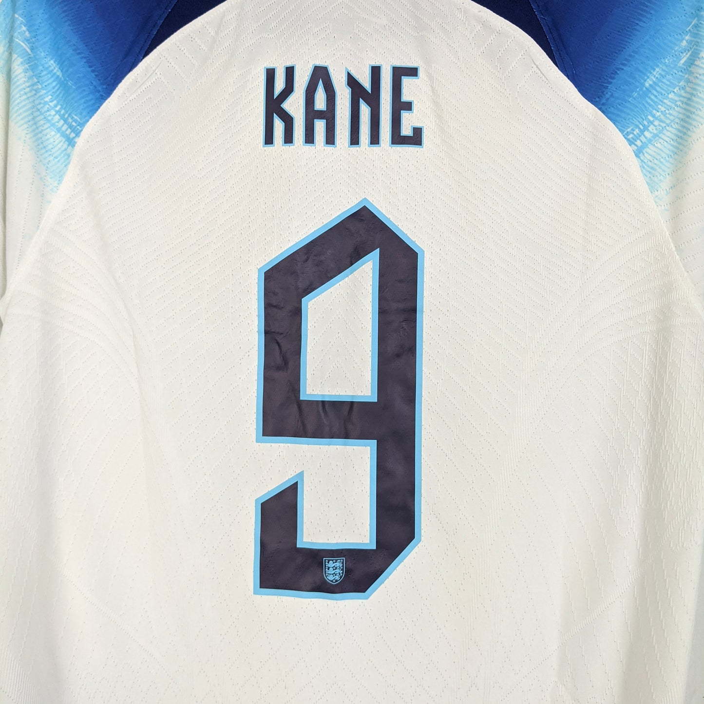 Original England 2022/23 Home - Kane #9 Size M (Player Issue)