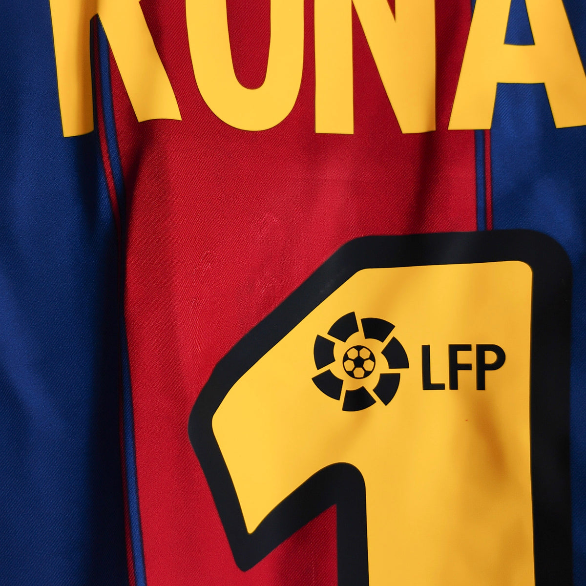 Original Barcelona 2003/04 Home - Ronaldinho #10 Size M