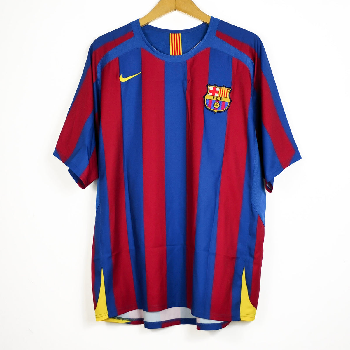 Original Barcelona 2005/06 Home - Ronaldinho #10 Size L