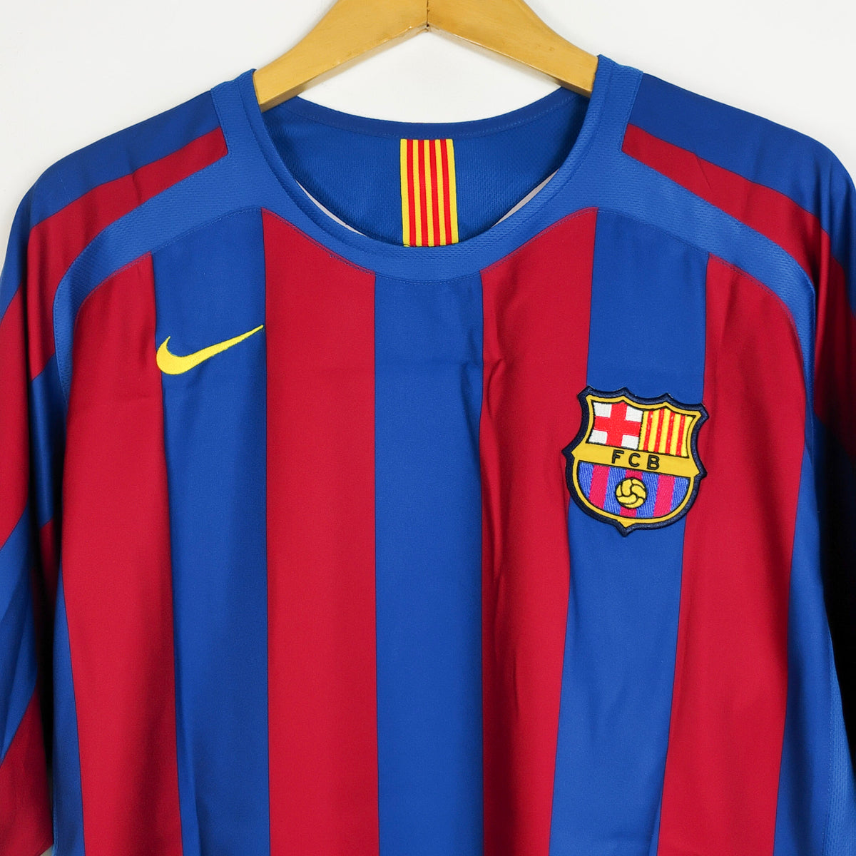 Original Barcelona 2005/06 Home - Ronaldinho #10 Size L