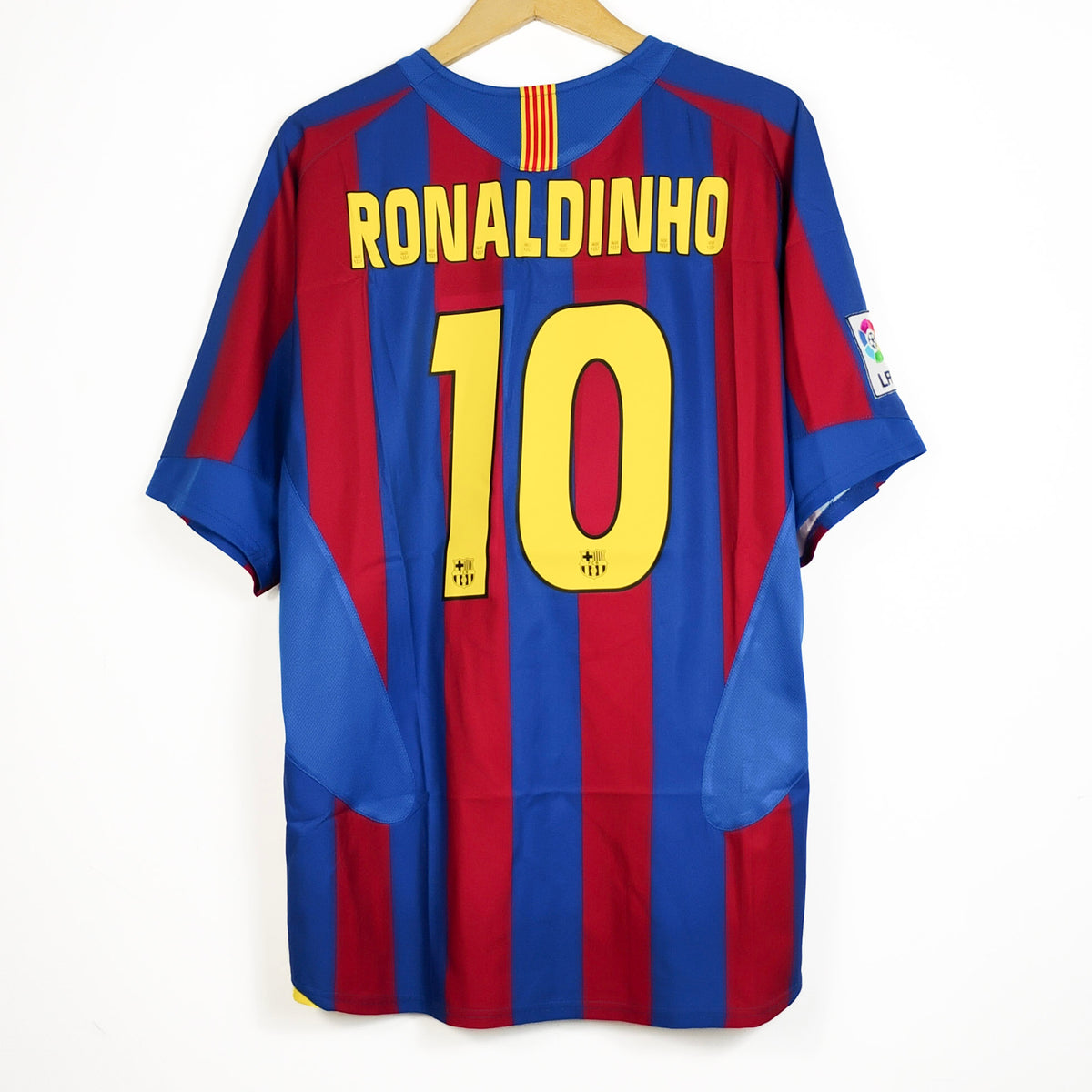 Original Barcelona 2005/06 Home - Ronaldinho #10 Size L