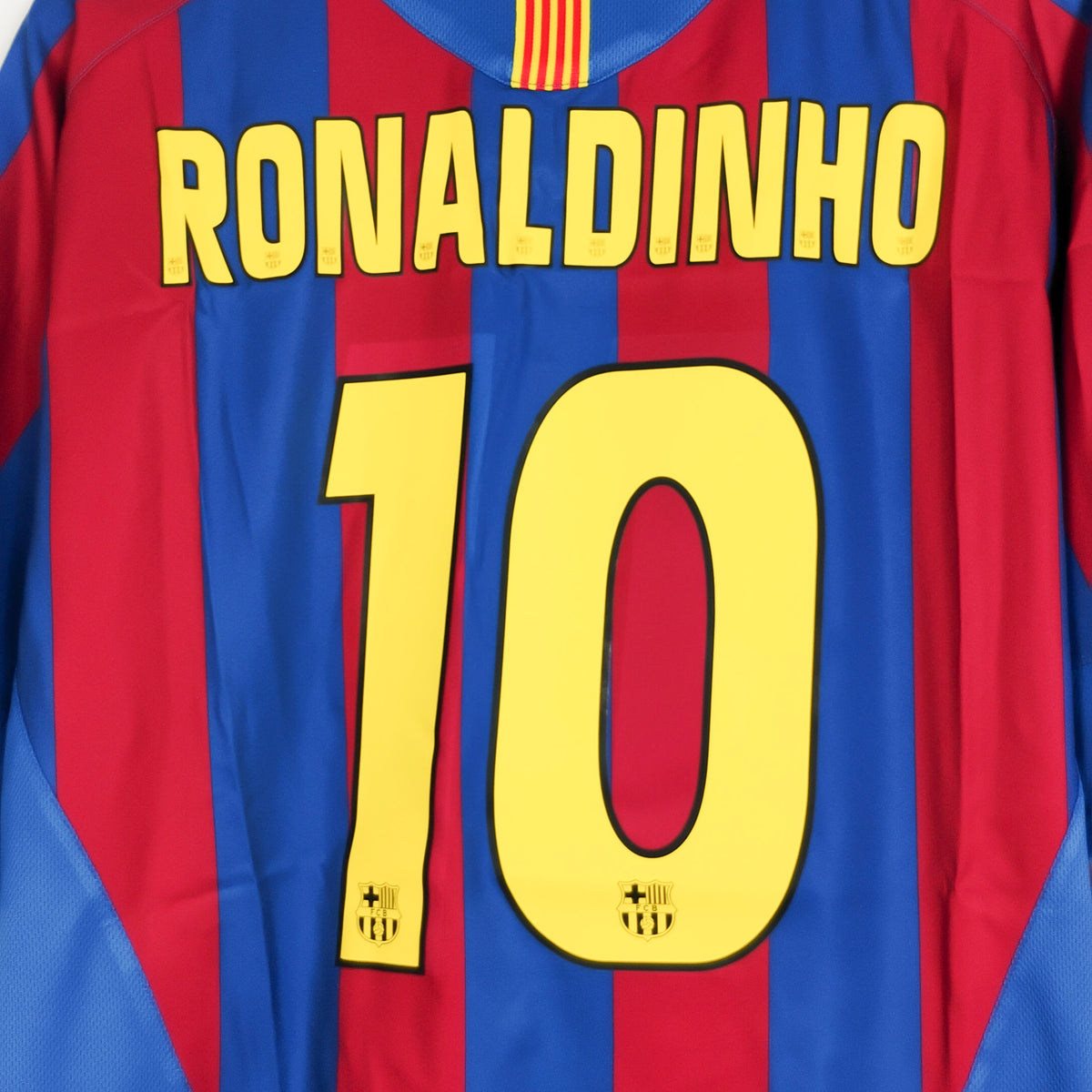 Original Barcelona 2005/06 Home - Ronaldinho #10 Size L