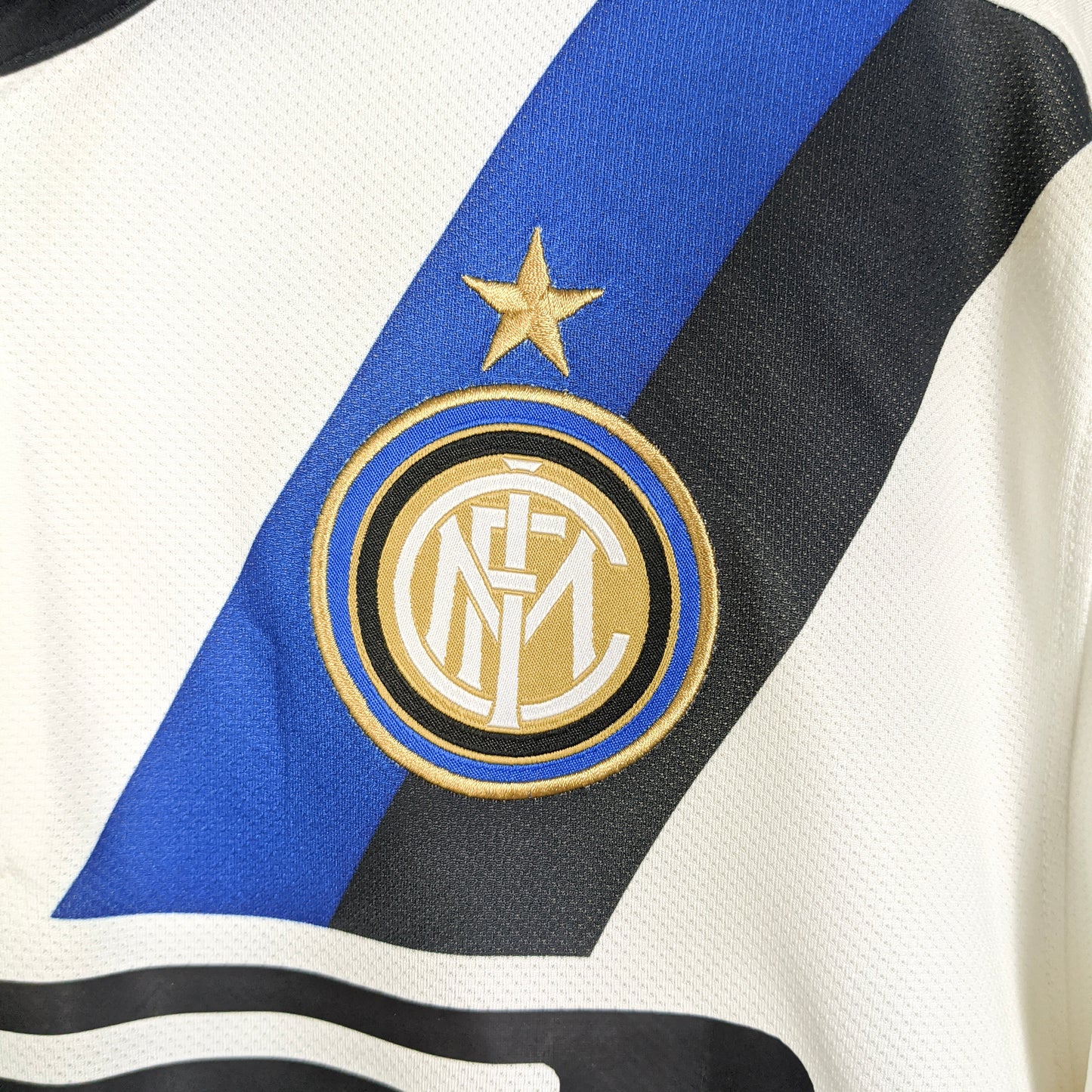 Original Inter Milan 2011/12 Away - Milito #22 Size L