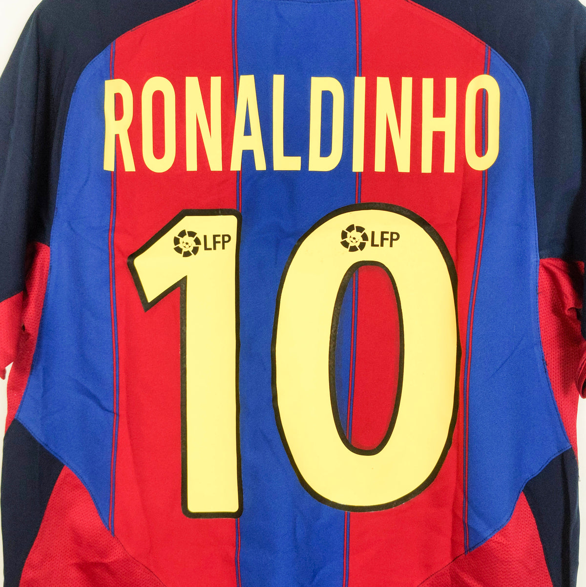 Original Barcelona 2003/04 Home - Ronaldinho #10 Size S