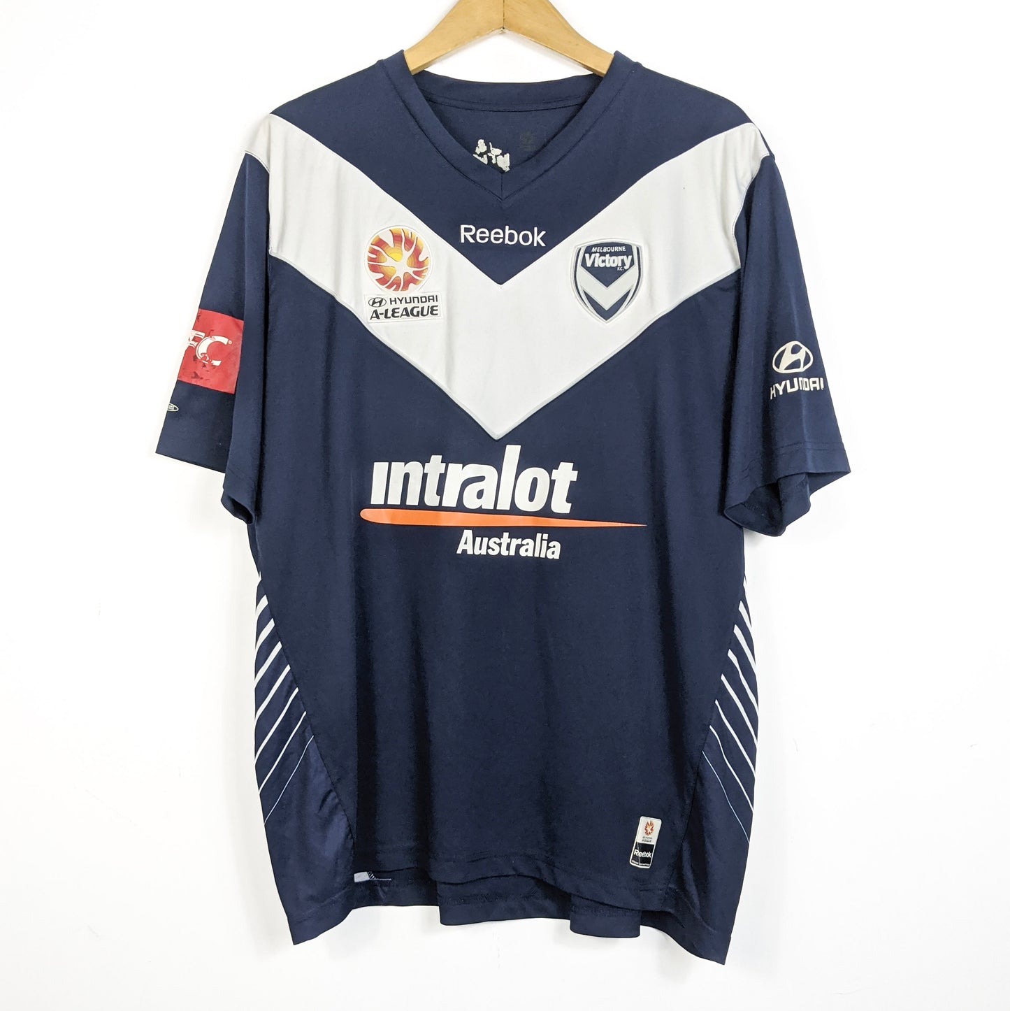 Original Melbourne Victory 2009/10 Home - Thompson #10 Size XL