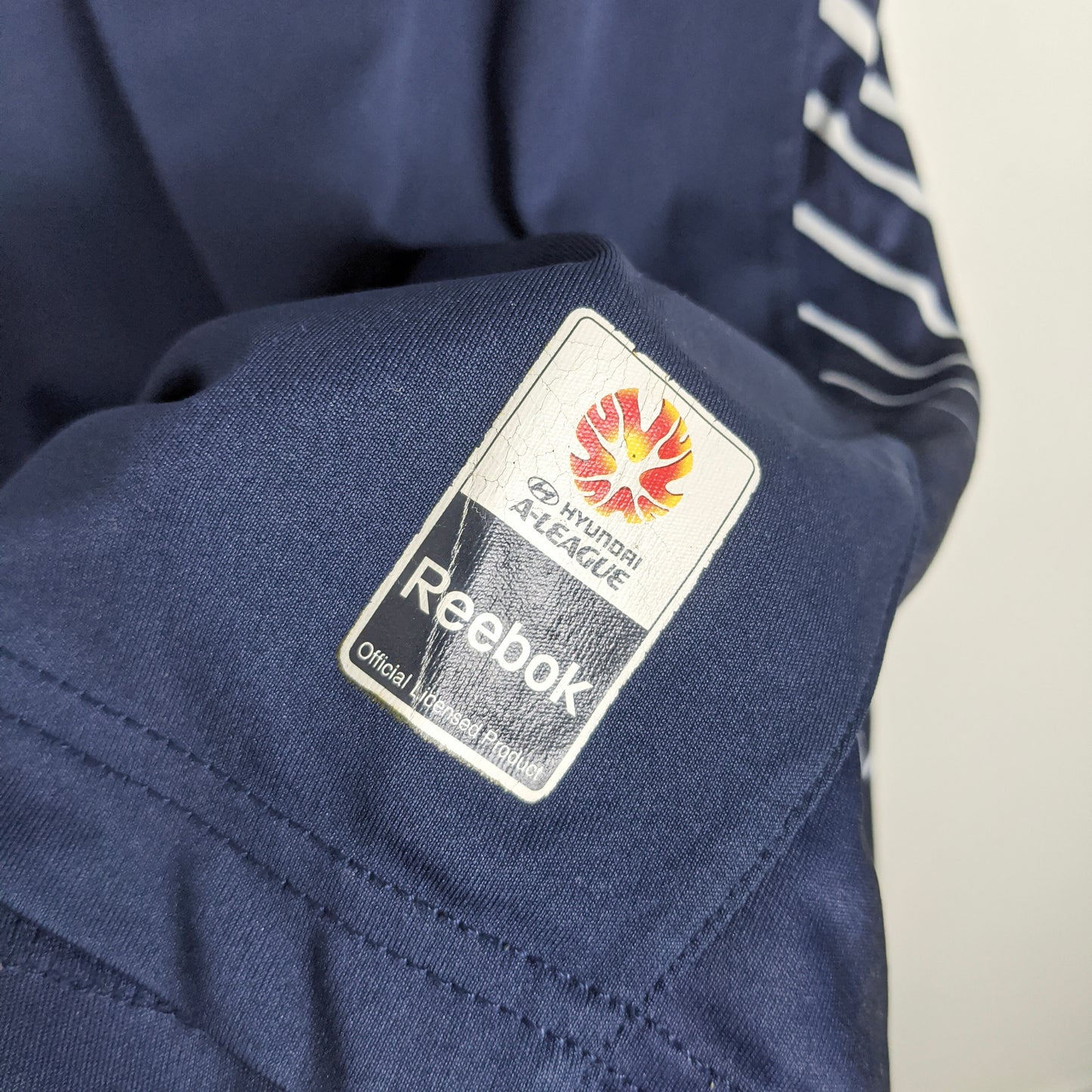 Original Melbourne Victory 2009/10 Home - Thompson #10 Size XL