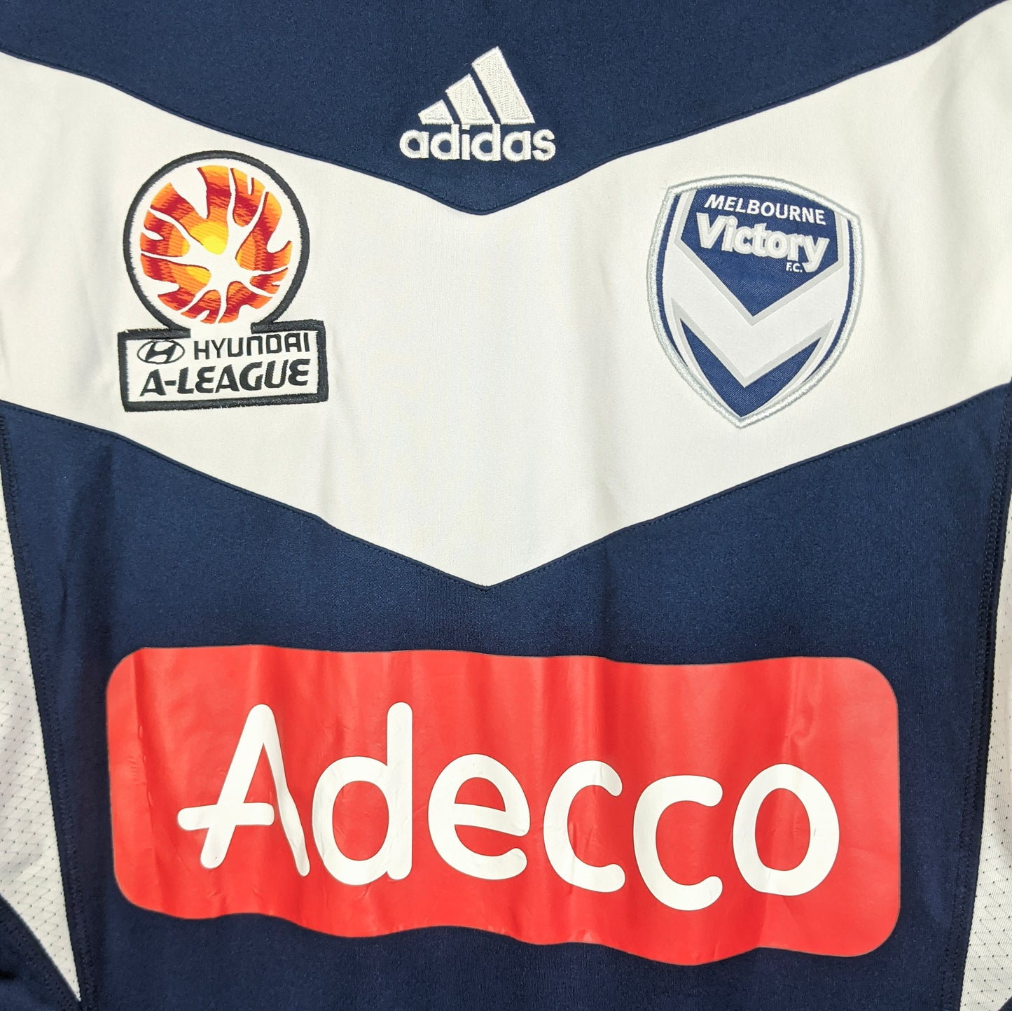 Original Melbourne Victory 2013/14 Home - Thompson #10 Size S (Long Sleeve)
