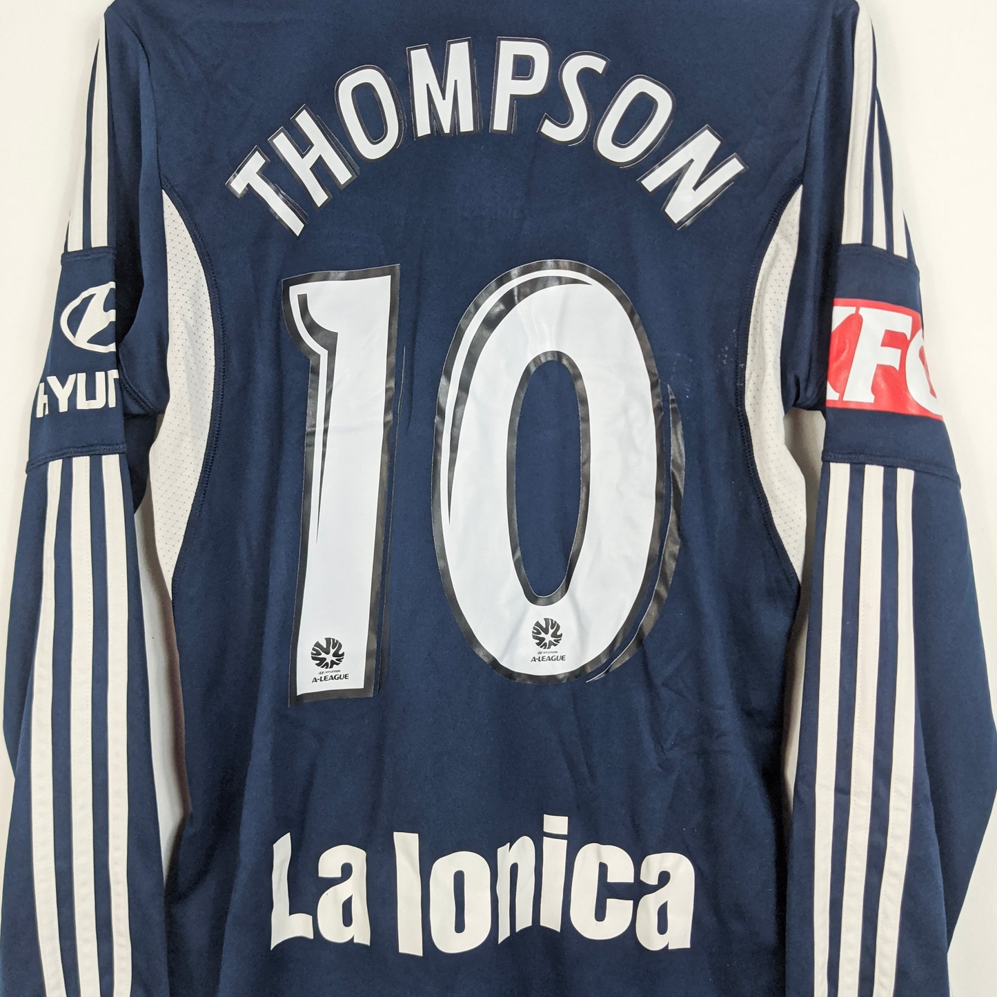 Original Melbourne Victory 2013/14 Home - Thompson #10 Size S (Long Sleeve)