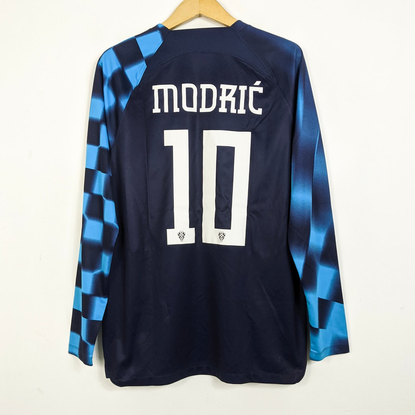 Original Croatia 2022/23 Away - Modric #10 Size L (Long Sleeve)