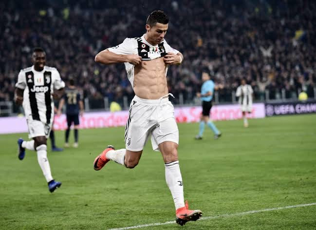 Original Juventus 2018/19 Home - Ronaldo #7 Size M