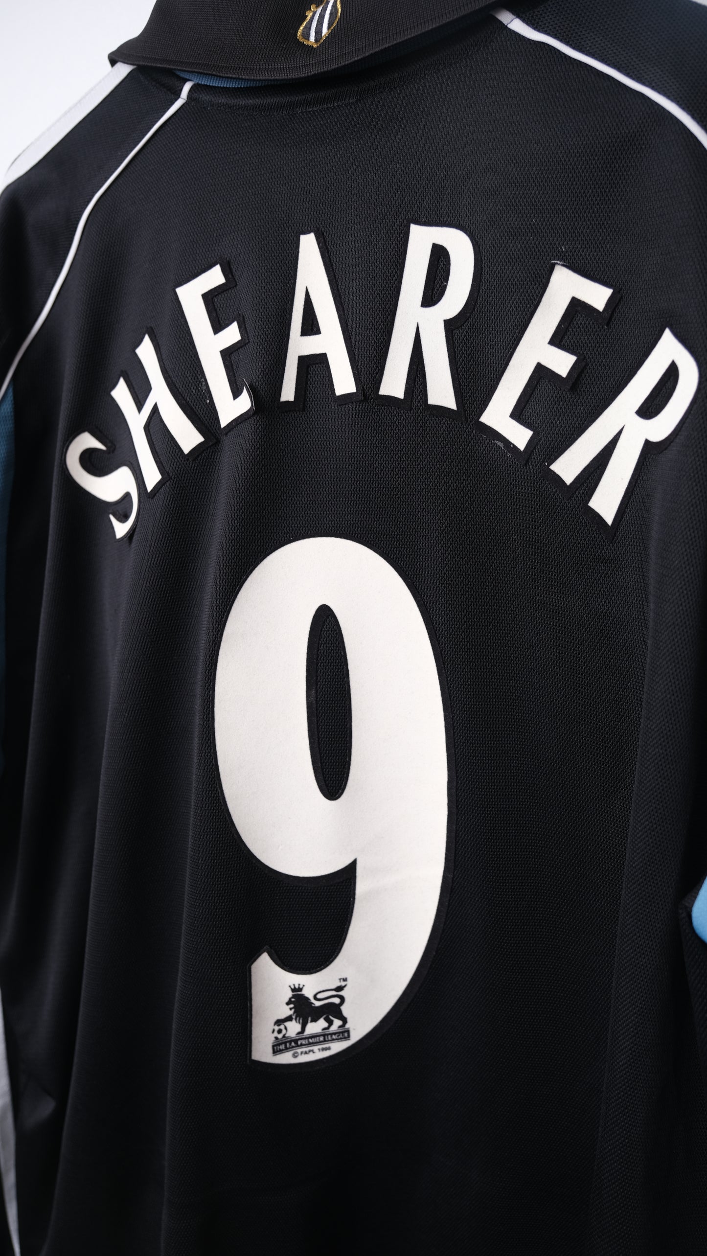 Original Newcastle 2000/01 Away - Shearer #9 Size XL (Long Sleeve)