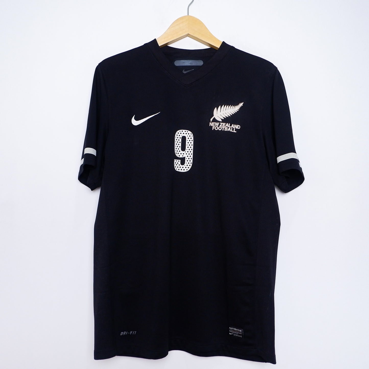 Authentic New Zealand 2010/12 Away - Shane Smeltz #9 Size M