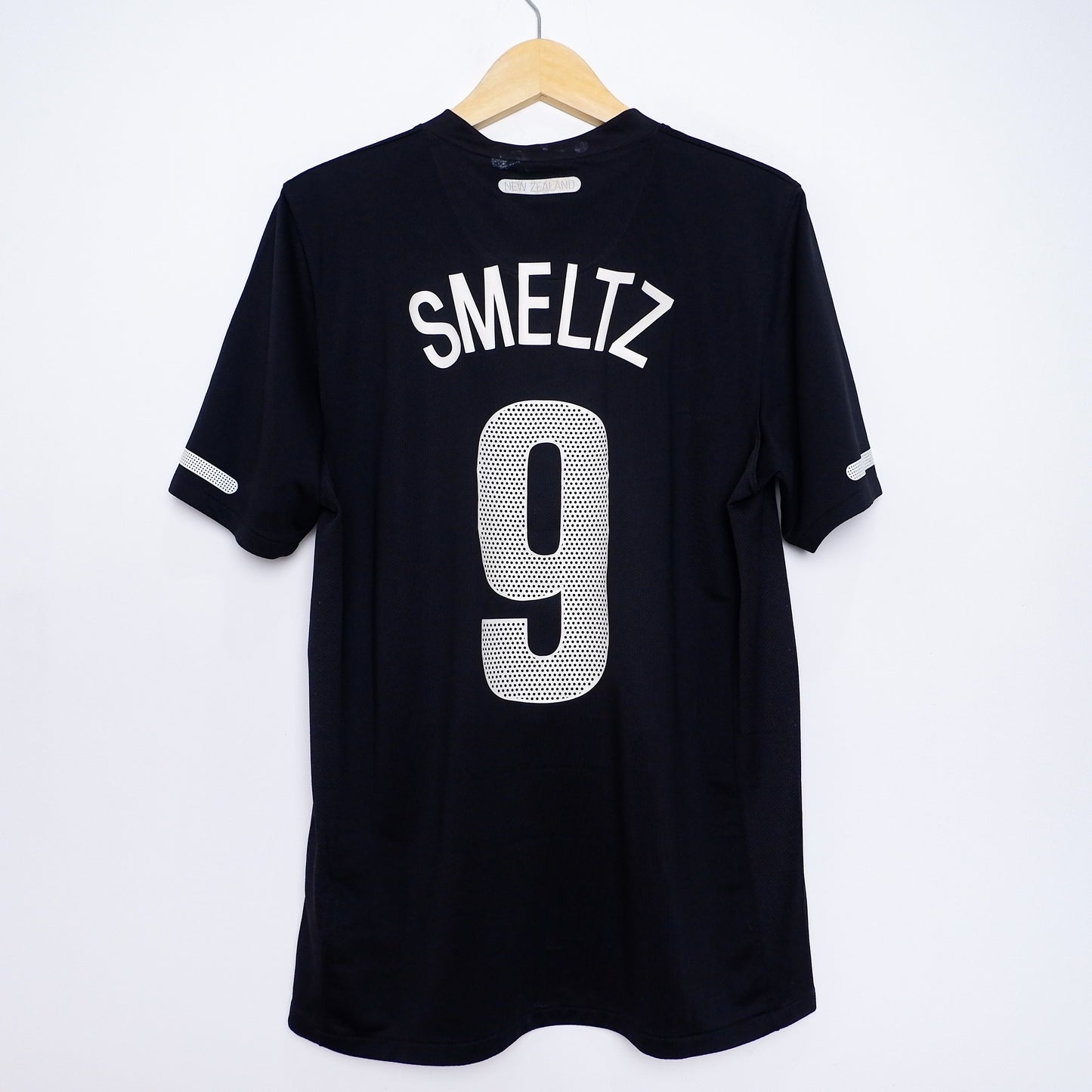 Authentic New Zealand 2010/12 Away - Shane Smeltz #9 Size M