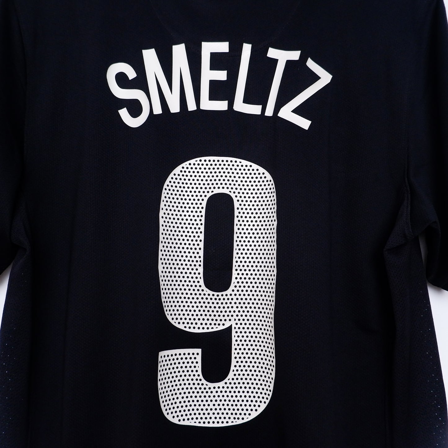 Authentic New Zealand 2010/12 Away - Shane Smeltz #9 Size M