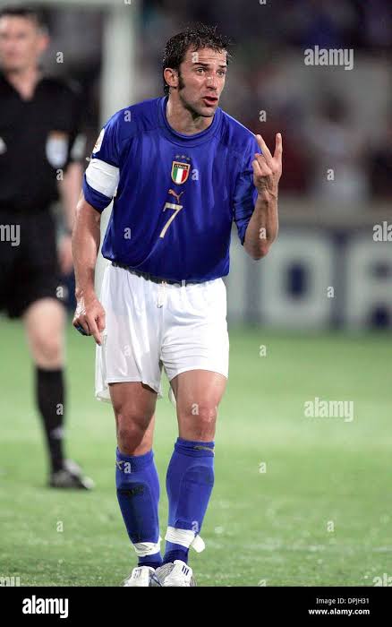 Authentic Italy 2004 Home - Del Piero #7 Size M