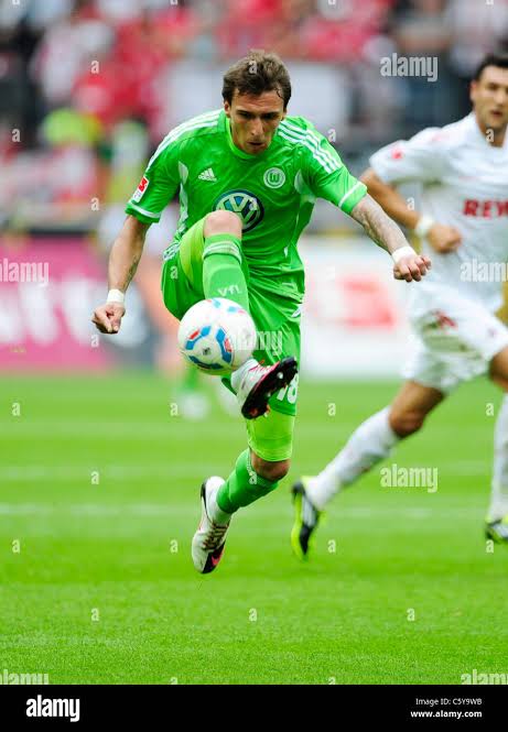 Authentic Wolfsburg 2011 Home - Mandzukic #18 Size M