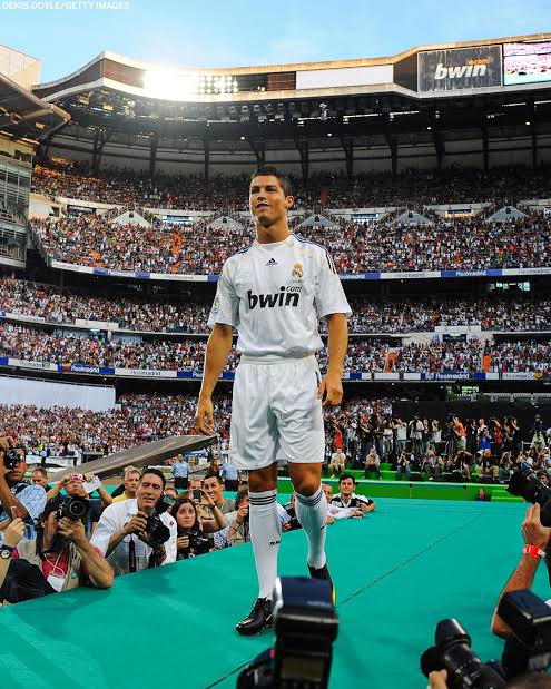 Original Real Madrid 2009/10 Home - Ronaldo #9 Size XL