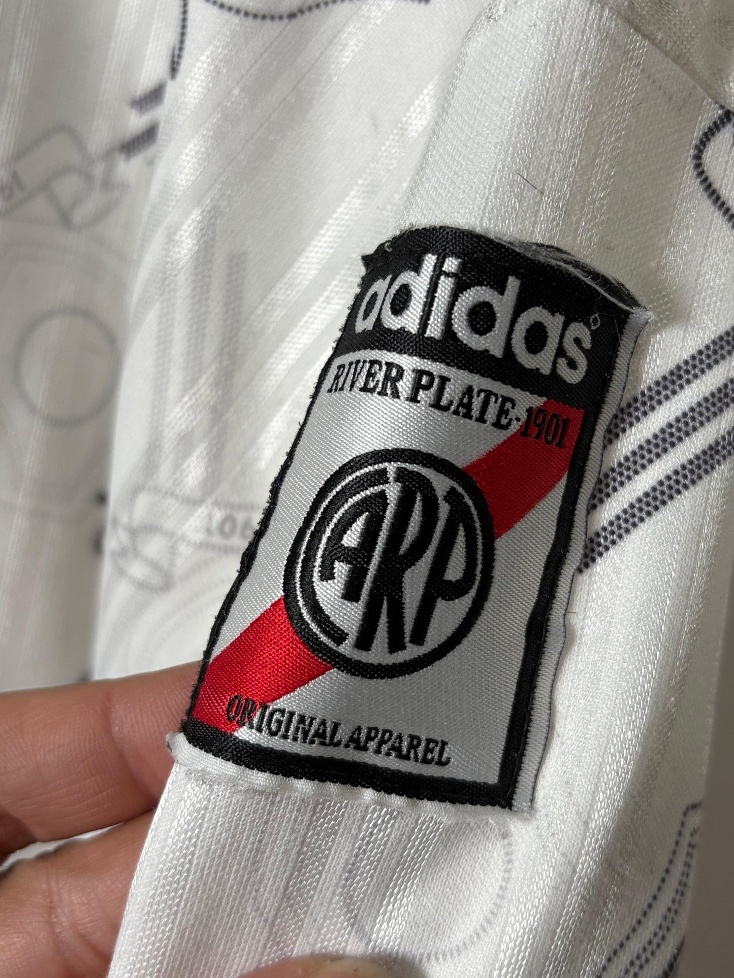 Original River Plate 1997/98 Home - Size 3 fit L (Long Sleeve)