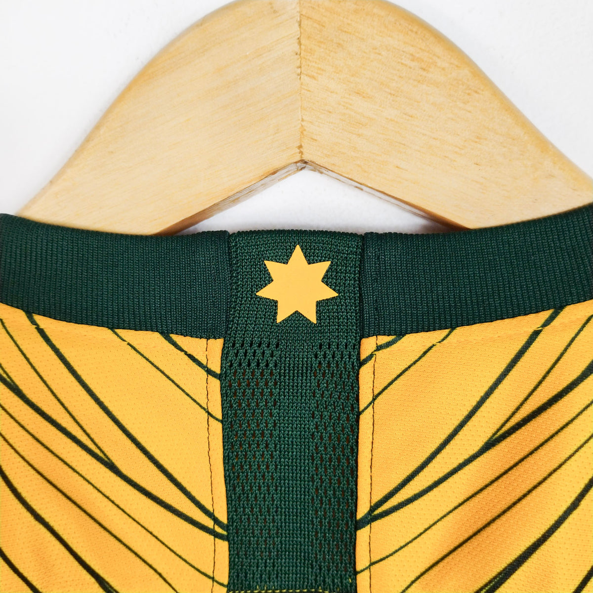 Original Australia 2018/19 Home - Jedinak #15 Size S