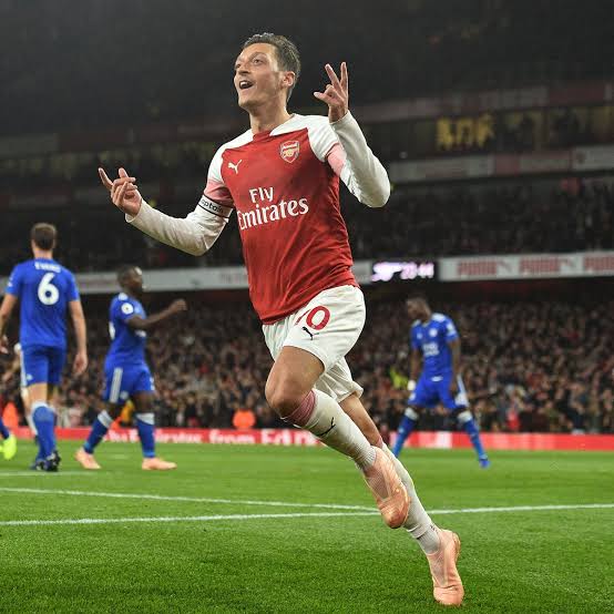 Authentic Arsenal 2018/19 Home - Ozil #10 Size M