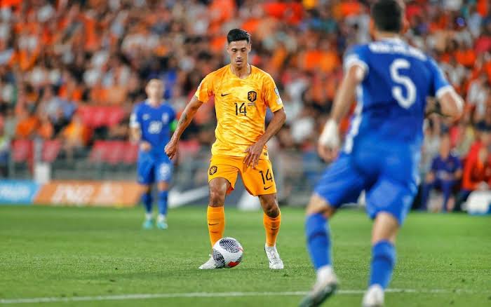 Authentic Netherlands 2022/23 Home - Reijnders #14 Size XL