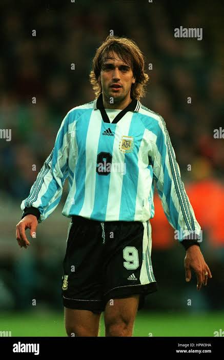 Original Argentina 1998 Home - Batistuta #9 Size M fit L (Long Sleeve)